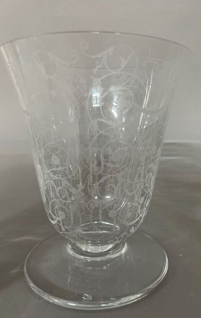 null 
BACCARAT




Tulip vase on pedestal and ovoid vase in crystal engraved with...