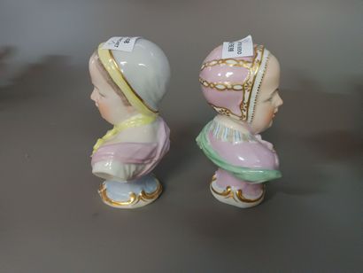null Two busts of girls in porcelain in the Saxon taste.

Accidents.

H: 13cm.