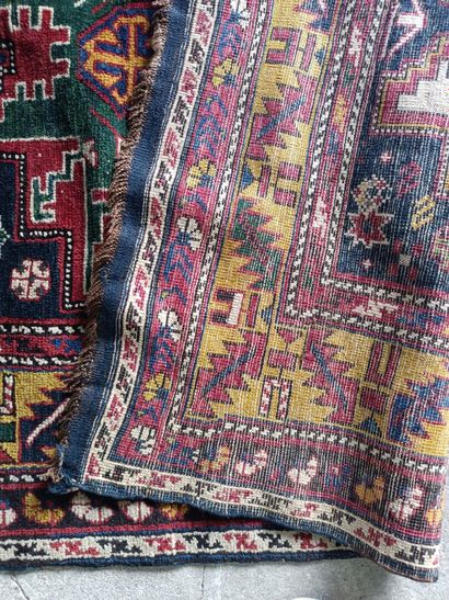 null 
Lot of eight woolen carpets with various designs. 




Wear. 




175 x 126...