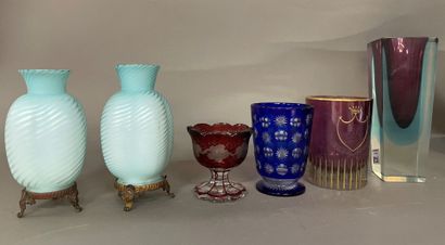 
Lot including:


a pair of small four-lobed...
