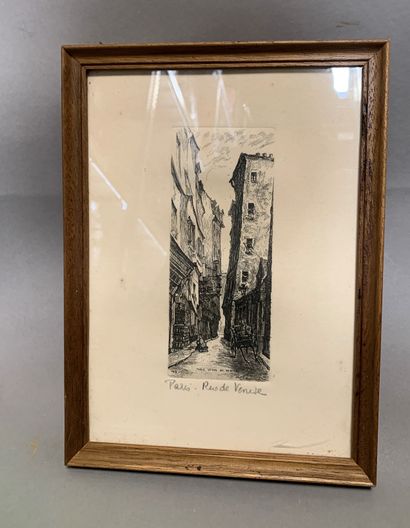 null 
Lot of three lithographs including the representation of :

- Paris, Hôtel...