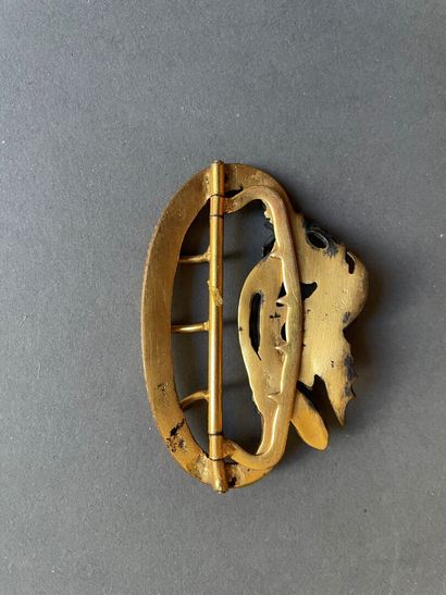 null 
Belt buckle in gilt bronze and black patina bronze. Decorated with a dragon...