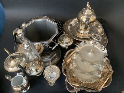 null Strong lot of silver, gold and porcelain lined with silver metal.