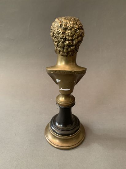 null 
Small bust of Lucius VERUS in gilded metal. 




H : 24 cm.
