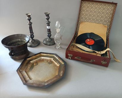null Strong lot of trinkets, dishes, glassware, pewter torches (missing) and miscellaneous....