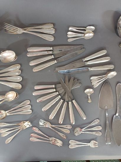 null Lot of cutlery, ladle, all in silver plated metal.



We join :

A.PETER Cutlery...