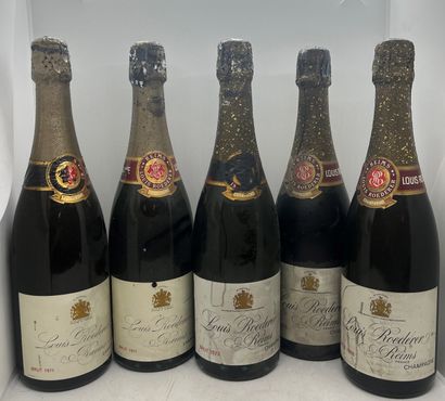 null 5 bouteilles de Champagne ROEDERER Brut Millésimés dont :

- 2 de 1971, étiquettes...