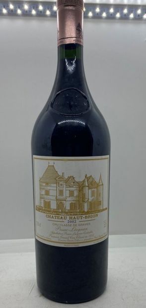 null 1 magnum of HAUT-BRION Cru Classé des Graves Pessac-Léognan 2002, label very...