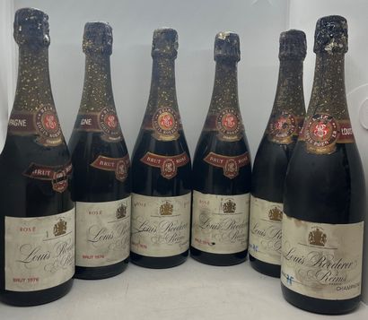 null 6 bouteilles de Champagne ROEDERER dont :

- 4 Brut Rosé 1976, étiquettes et...