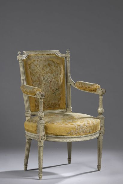 null Carved and white lacquered wood armchair, the arms with detached columns and...