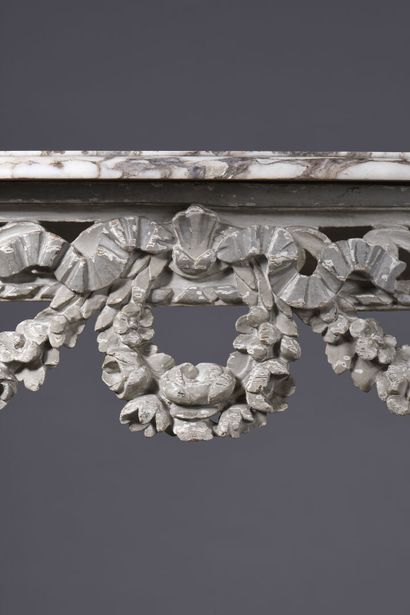 null Half-moon console in carved wood lacquered gray.

The openwork belt with a frieze...