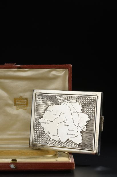 Silver cigarette case, the lid engraved with...