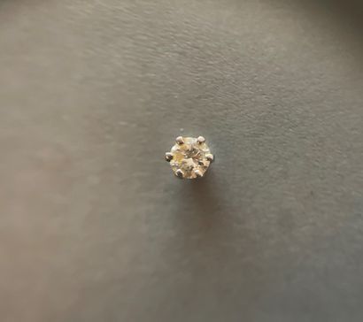 null Bouton d'oreille orné d'un brillant de 0,15 ct.
Système alpa en or gris.
Poids...