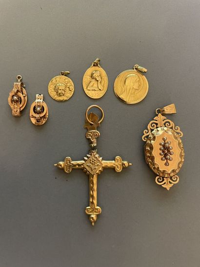 Yellow gold lot including: three medals,...