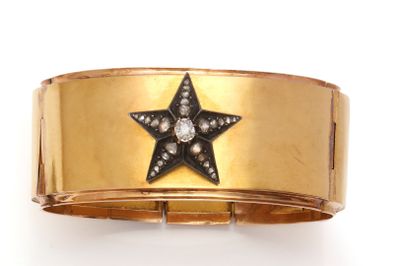 null Bracelet ruban articulé ancien en or jaune appliqué d'une étoile en argent ornée...