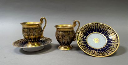 null Pair of cups and their saucers with blue background and gilded decoration.

Paris...