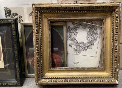 null Lot of small frames and framed pieces.