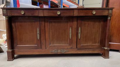 null Mahogany veneered sideboard with three doors and three drawers, detached columns.

Empire...