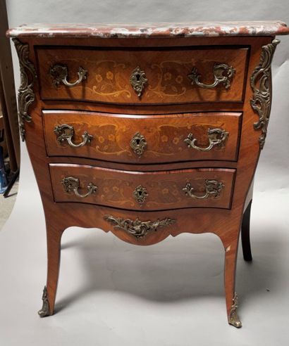 null Wooden chest of drawers inlaid with flowers, opening with three drawers, cambered...