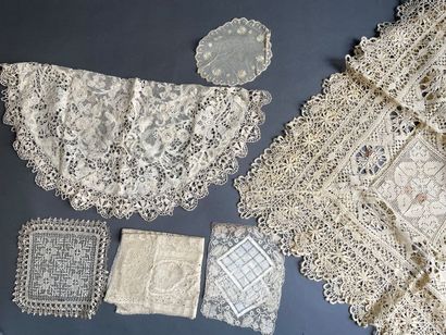 null Lot of old laces application from England, Venice, Aleçon etc

lengths, scraps,...