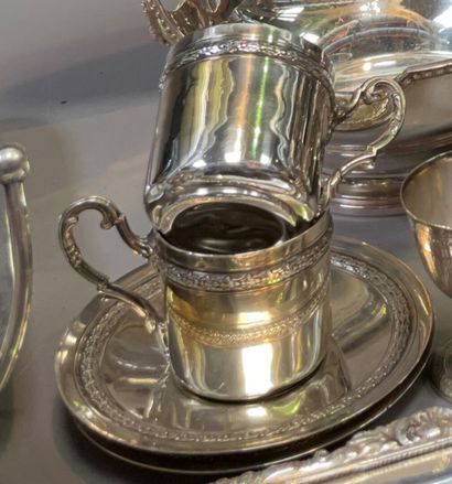 null 
Two silver coffee cups and their saucers.





Louis XVI style.

Poids : 290...