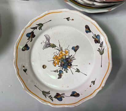 null Set of decorative earthenware plates including two Nevers,

dishes, bouquet...