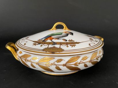 null ROUARD Paris

Part of porcelain service with gold and polychrome decoration...