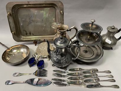 null Lot of silver plated metal: tray, pourers, pitcher, jug, poelon etc.

We join:...
