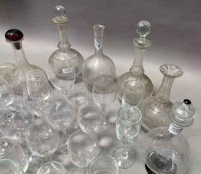 null Glassware: carafes, glasses

(1 box)