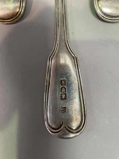 null Twelve silver cutlery net model.

English work

Weight : 2500 g