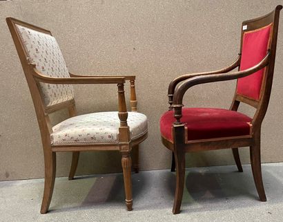 null Pair of natural wood armchairs with square back

Directoire style

89 x 54 x...