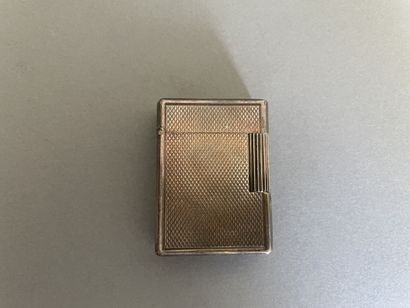 null S.T. DUPONT, guilloche metal lighter, numbered 1783 L

Oxidations