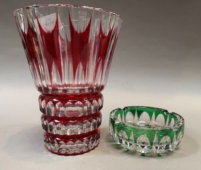 SAINT LOUIS

Vase in cut and tinted red crystal,

H...