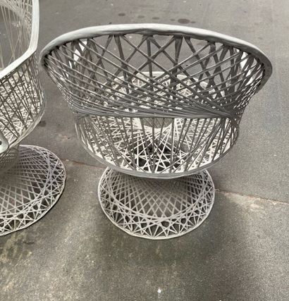 null Two diabolo armchairs in woven and painted rattan.

H : 87 cm