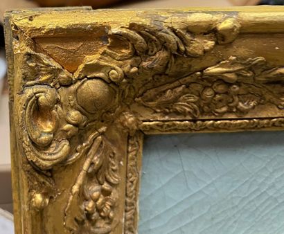 null Lot including :

-Wood and gilded stucco mirror with foliage motifs.

Accidents...