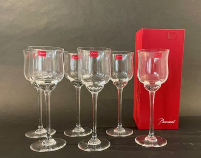 null BACCARAT, six verres tulipe à pied en cristal

Signés sous la base

H : 22 cm

Dans...