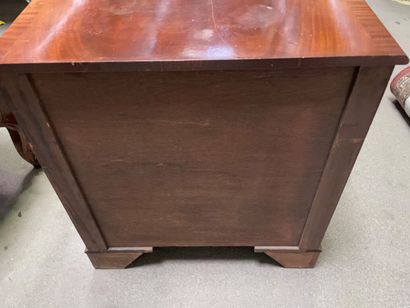 null Small mahogany veneered chest of drawers with a curved front opening to four...