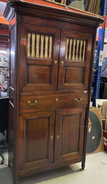 null Buffet in natural wood with four doors and a drawer.

Provincial work, XIXth...