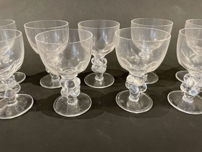 null LALIQUE France, suite de verres à pied modèle grappe comprenant :

6 verres...