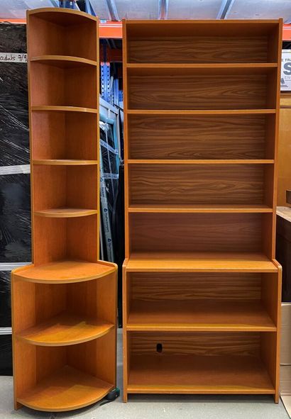 null Set of open shelves in stained wood 

Contemporary work.

-1 shelf 206 x 84...