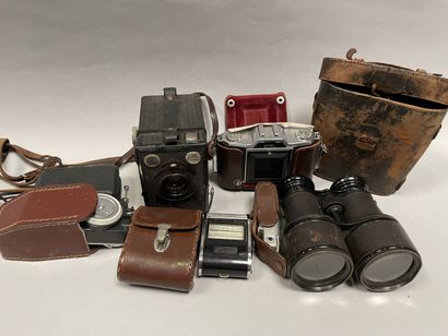 null Lot of Zeiss and other cameras and equipment, binoculars.