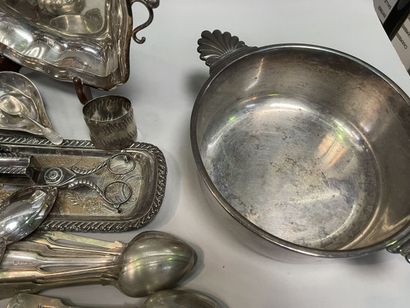 null Strong lot of silver plated metal: large cup on foot, dish, sugar bowl, ewer,...