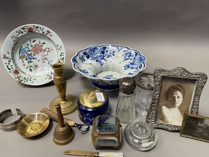 null Lot of various trinkets: box, candlesticks, frame etc