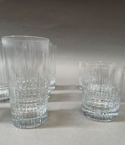 null BACCARAT

Six verres à orangeade et trois verres à whisky en cristal taillé...