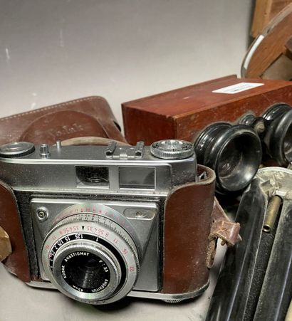 null Lot de matériel photo, vérascope : caméra Beaulieu, appareil Kodak

On joint...
