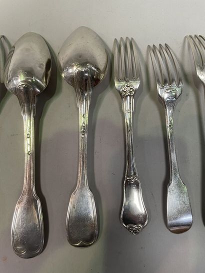 null Lot of silver cutlery, including an Art Deco cutlery.

Weight : 775g.
