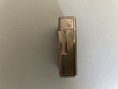 null S.T. DUPONT, guilloche metal lighter, numbered 1783 L

Oxidations