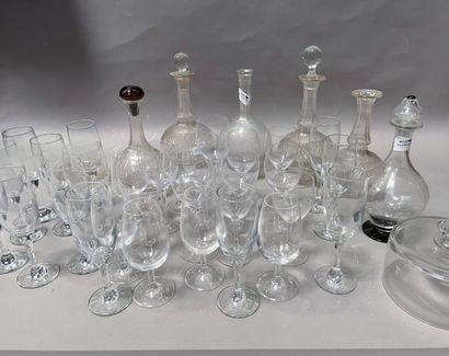 Glassware: carafes, glasses

(1 box)