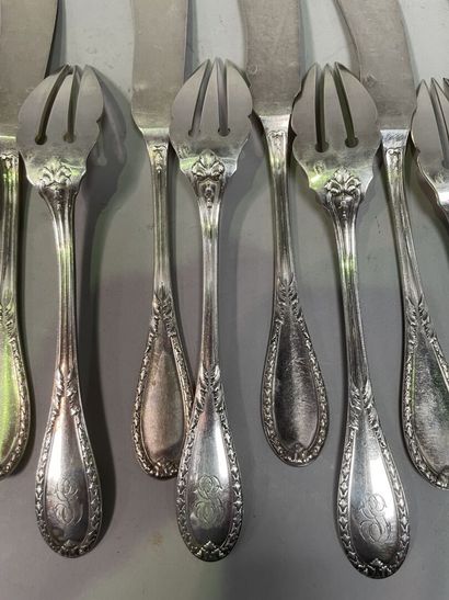 null Set of 13 silver fish cutlery with a garland of leaves design, numbered GG.

Goldsmith's...
