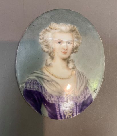 null Louis XVI and Marie-Antoinette

Pair of oval enameled porcelain medallions

11,5...